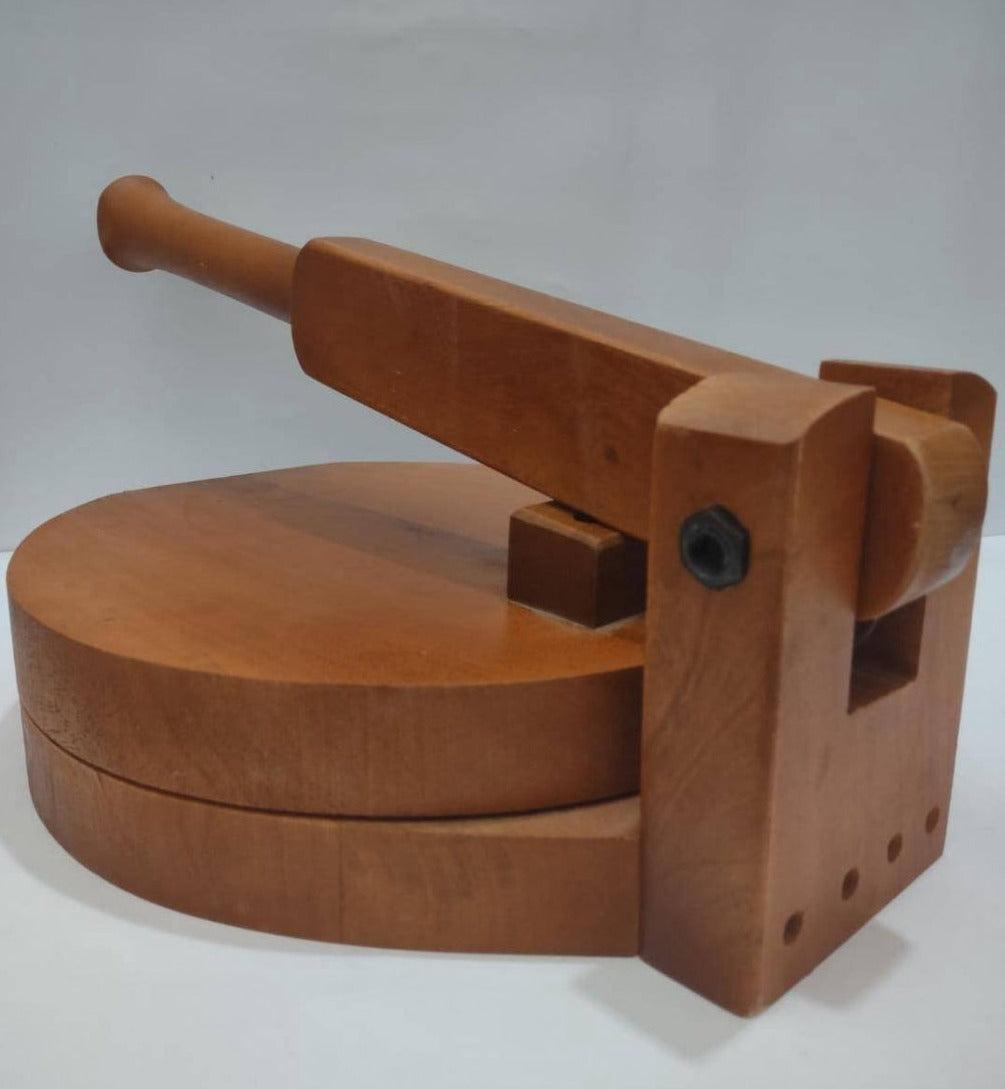 Wooden roti maker