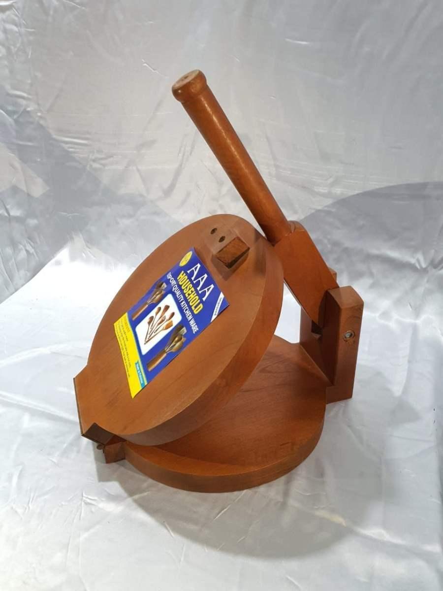 Wooden roti maker